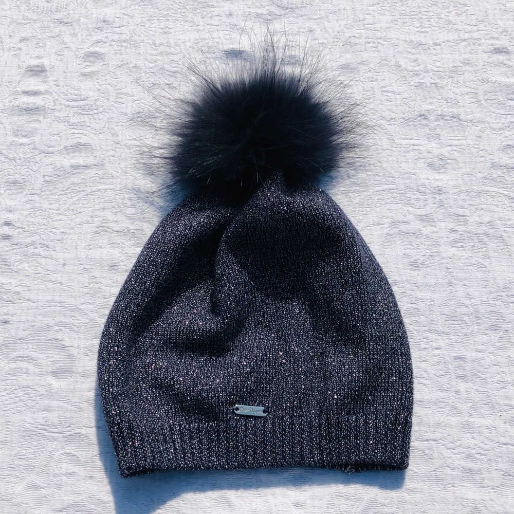 BARI LYNN**Gorgeous Blue Fur Pom Pom Hat